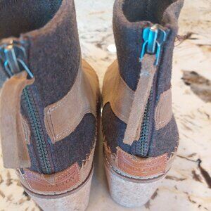 PENDLETON SUEDE LEATHER AND WOOL WEDGE ZIP BACK BOOTIES SIZE 11